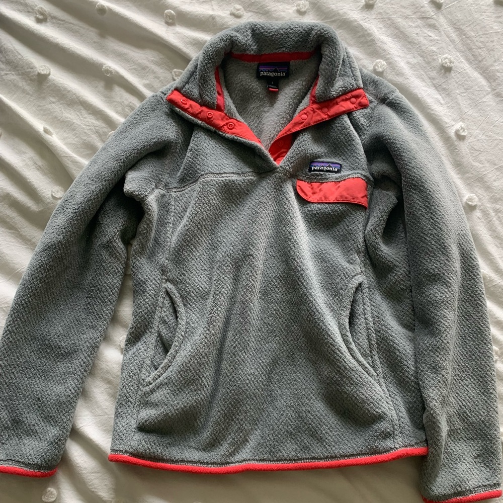 Womens Patagonia pullover grey and pink lining